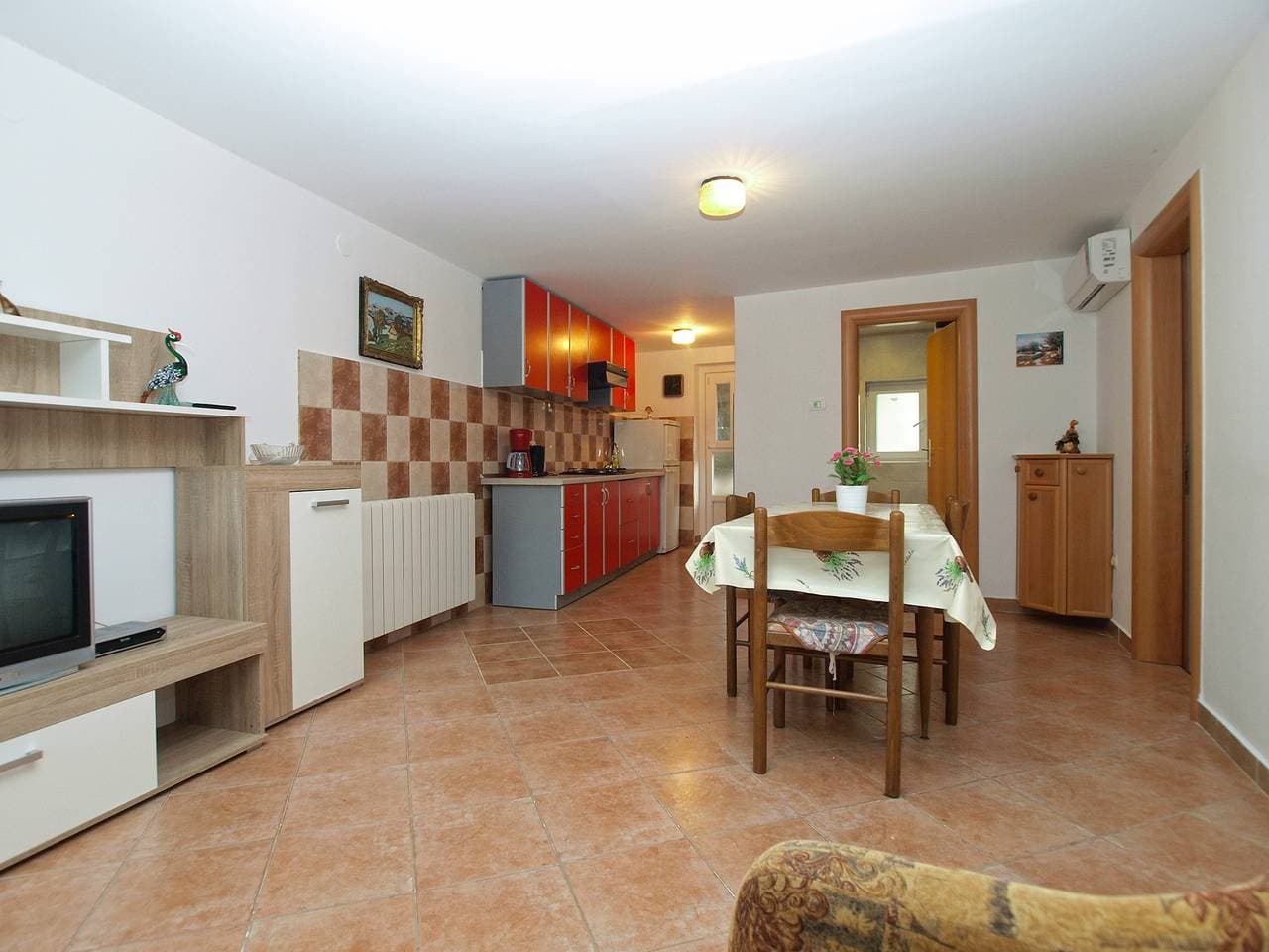 Foto 5 von 24: Ferienwohnung für 5 Personen mit Terrasse