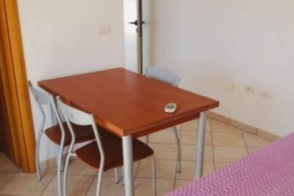 Foto 4 von 12: Zwei-Zimmer-Dachgeschosswohnung mit Aussicht nur 100 Meter vom Strand Torre Mozza entfernt