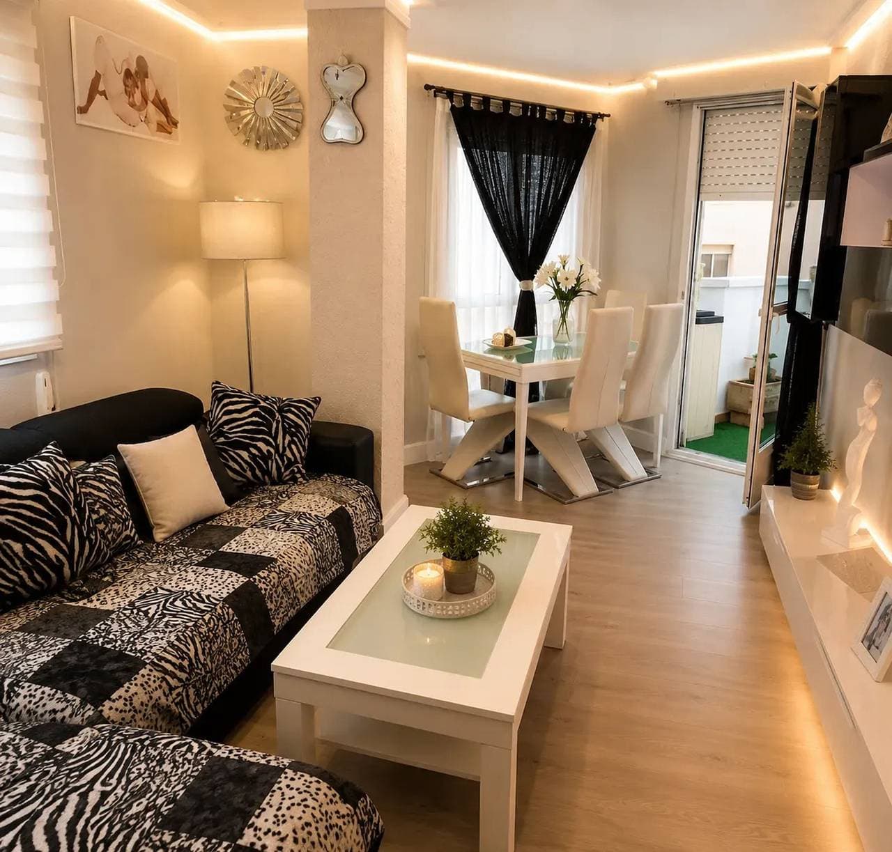 Foto 9 von 19: Modernes Apartment mit Jacuzzi und Stadtblick in Almería, 80 m²