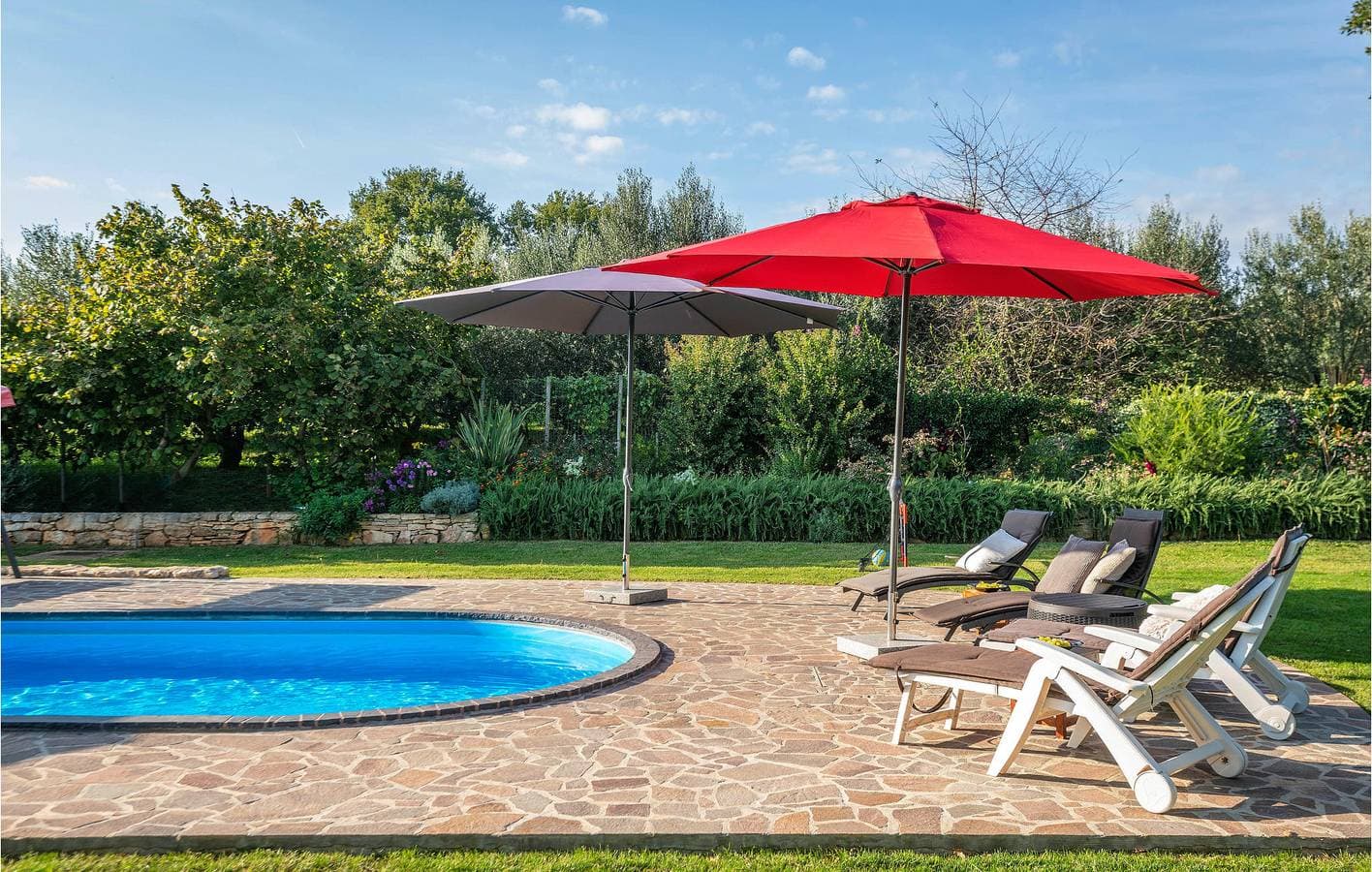 Foto 13 von 50: Reizende Ferienwohnung mit Terrasse, Pool und Strandzugang – 2 km vom Strand Bijeca entfernt