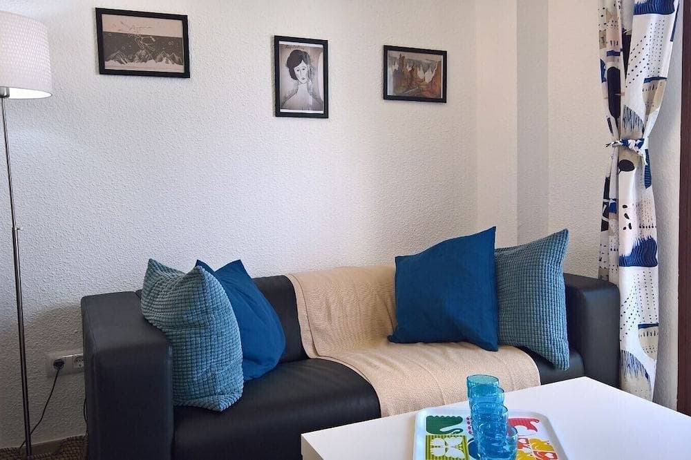 Foto 13 von 30: Albir Apartment in Haus mit Gemeinschaftspool, Balkon mit Blick auf die Berge und das Meer
