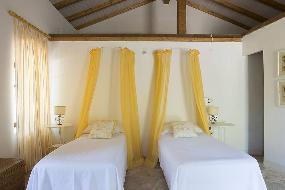 Foto 4 von 30: Einzigartige Villa inmitten des Waldes mit Pool