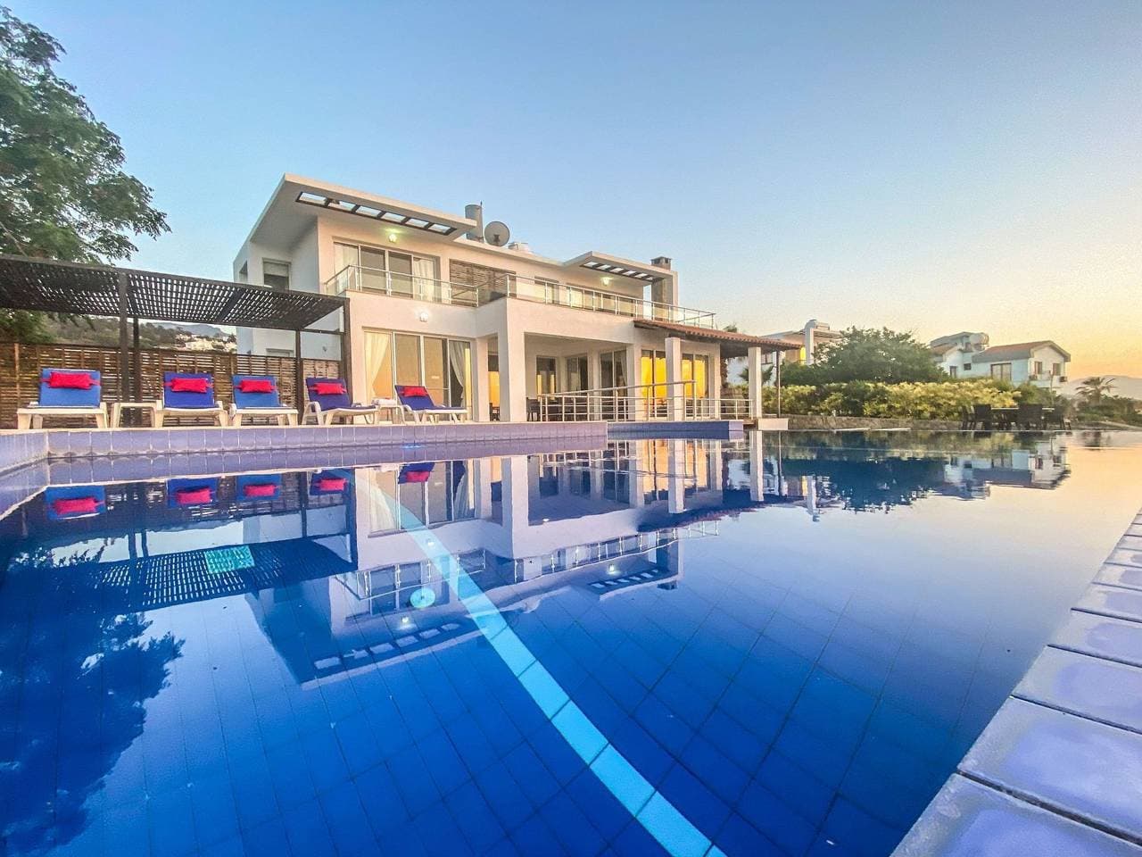 Villa "Meerblick" mit Infinity-Pool 1