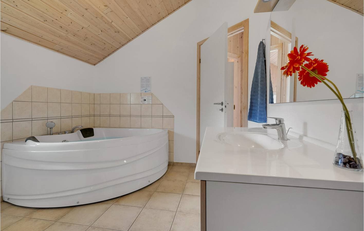 Foto 10 von 19: Ferienhaus für 6 Personen mit Terrasse