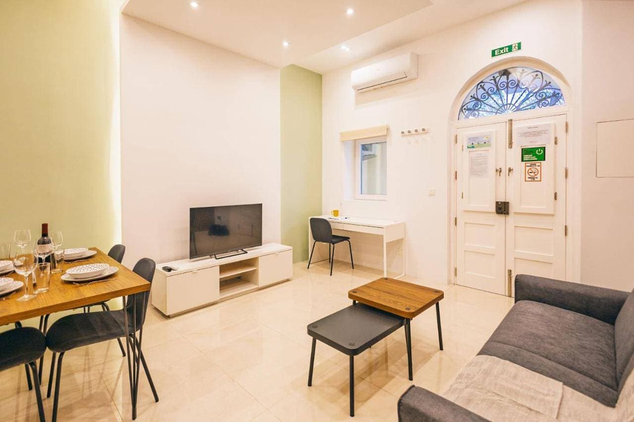 Spacious 1BR Retreat Overlooking Marina 1