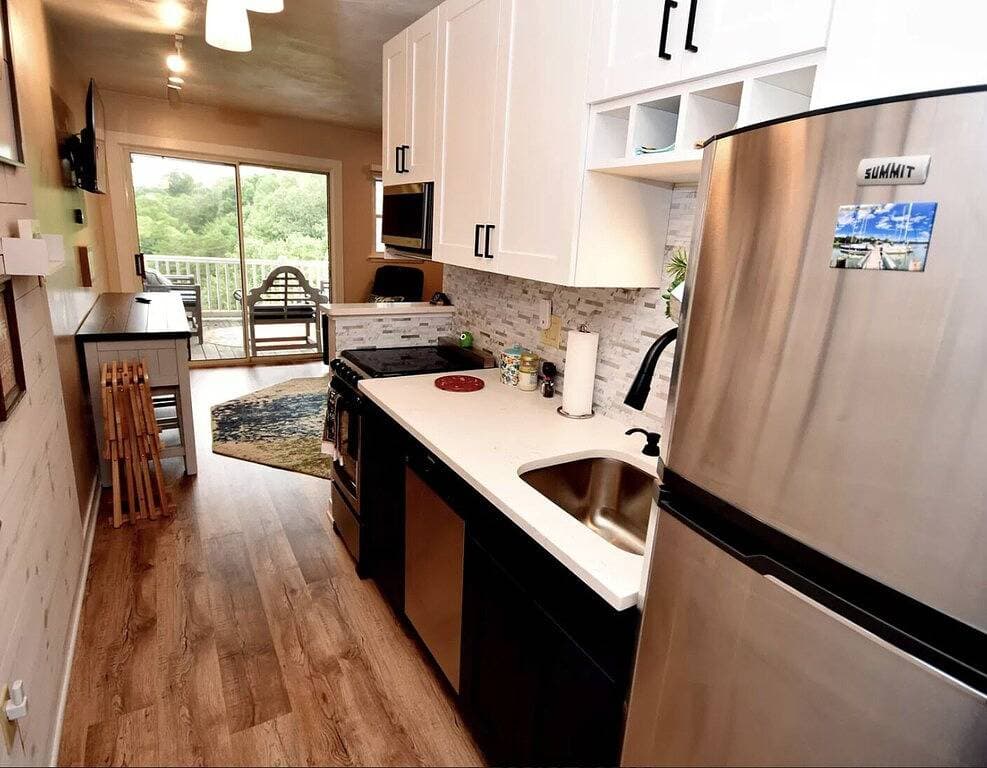 Foto 7 von 20: Kürzlich renovierte 1-Zimmer-Wohnung mit atemberaubendem Seeblick - Keine Reinigungs- oder Wäschegebühren