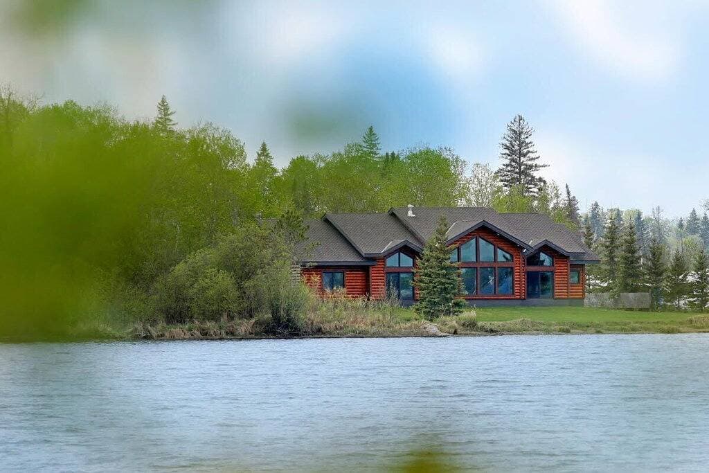 Foto 4 von 17: Luxury Lakefront Cabin on Falcon Lake