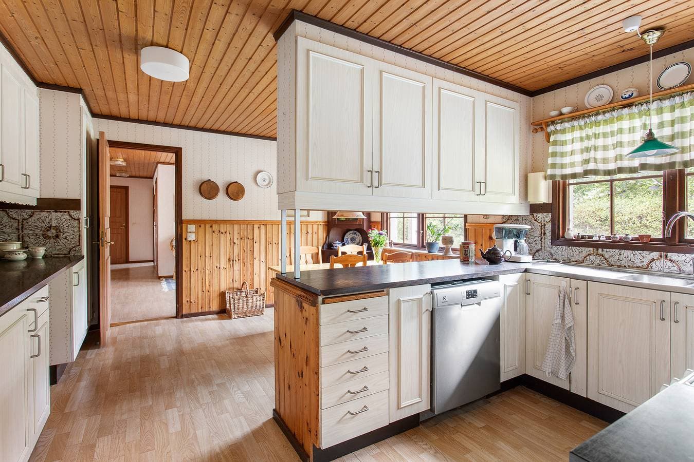 Foto 3 von 106: Bezauberndes Ferienhaus in Småland am Meer mit Sauna