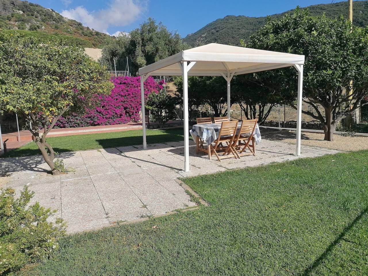 Foto 7 von 36: Appartamento Il Mirto mit mediterranem Garten und Meerblick