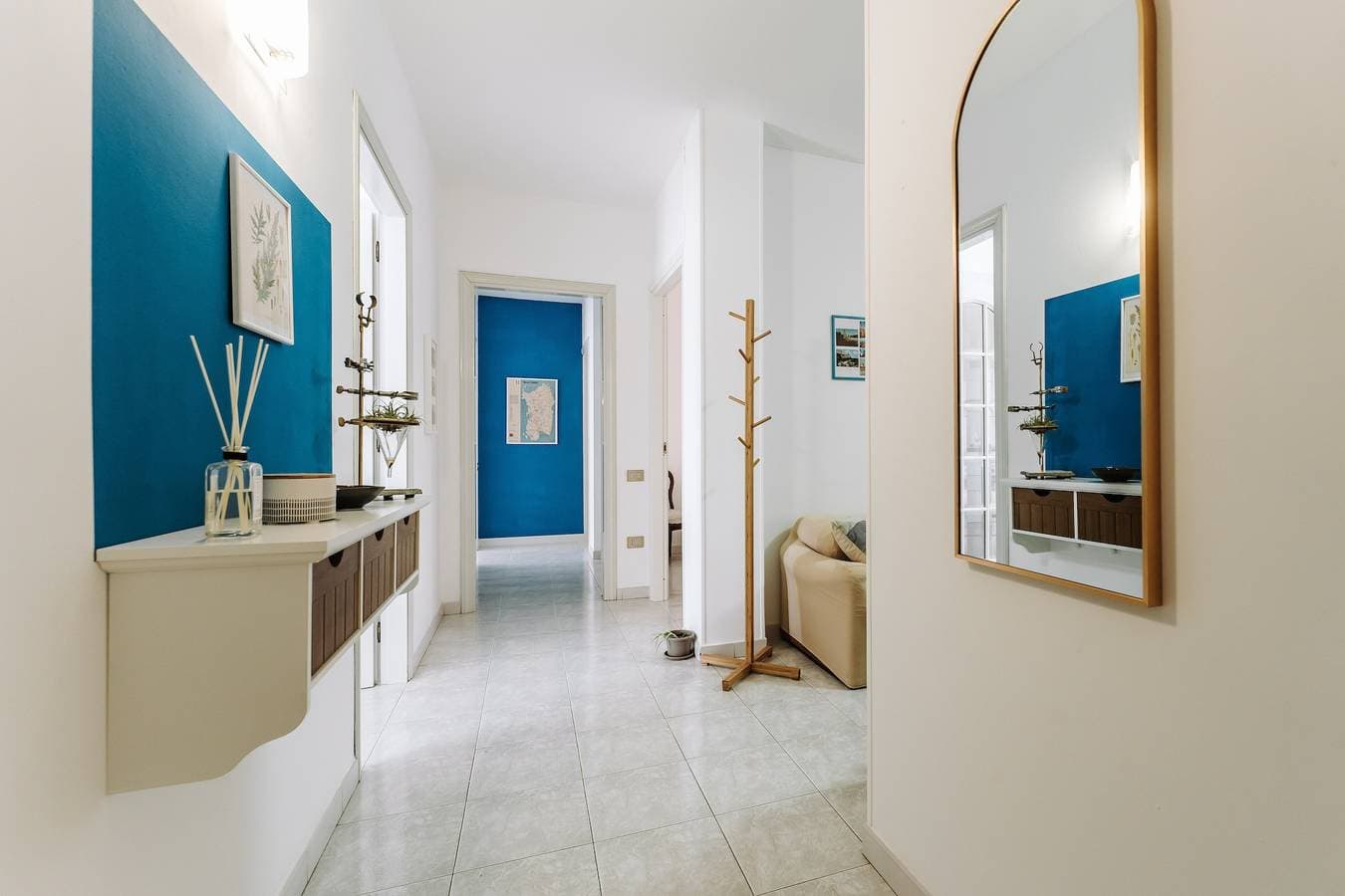 Foto 10 von 26: Ferienwohnung 'Artemisia Haus Vastema' mit privater Terrasse, Balkon und Klimaanlage