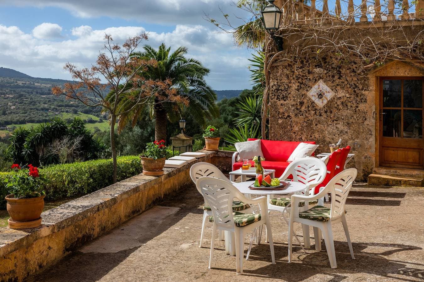 Foto 2 von 35: Ferienhaus 'Finca Ses Coves' mit Bergblick, privater Terrasse und WLAN