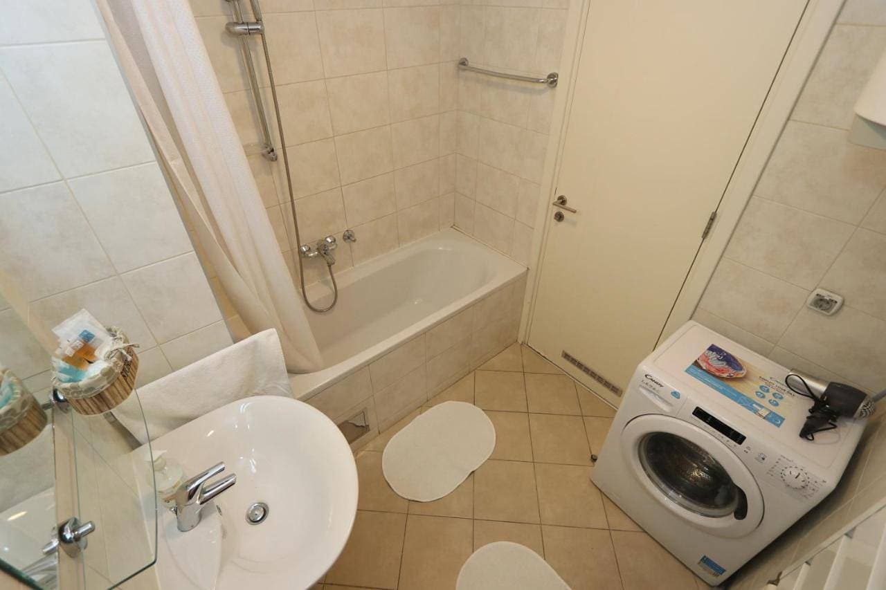 Foto 4 von 23: Studio Apartment with Balcony