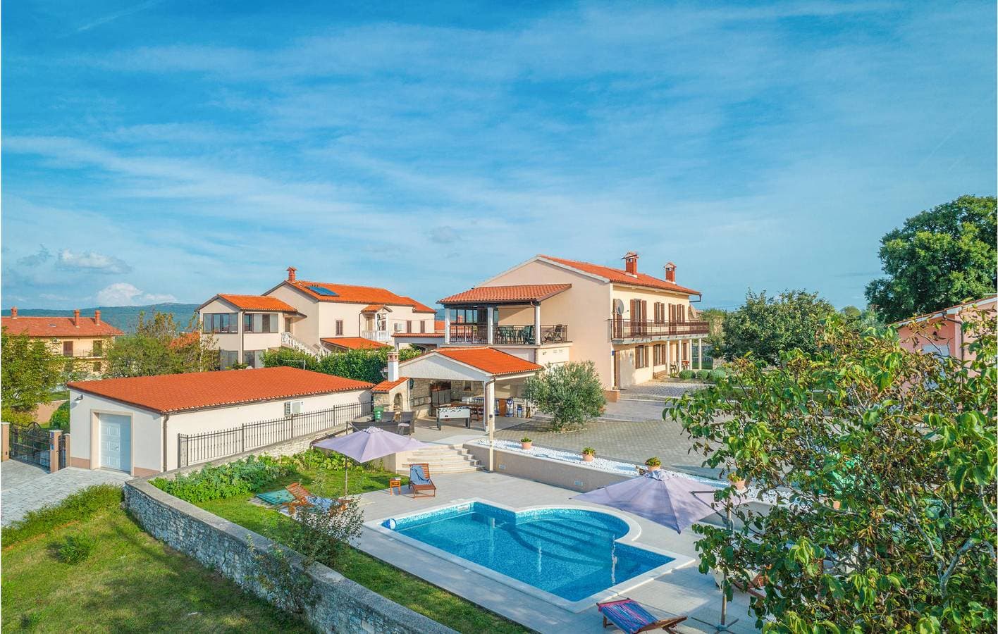 Foto 3 von 49: Charmante Unterkunft, 1,5 km von der Küste entfernt: Pool, WLAN, Terrasse und Parkplätze!