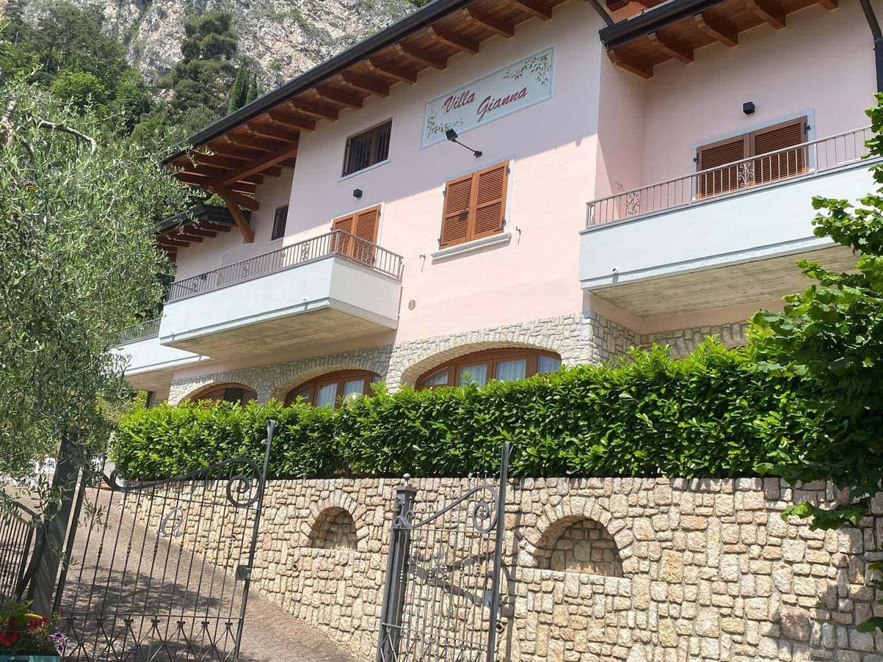 Foto 2 von 24: Residenz Villa Gianna Dreizimmer-Wohnung mit Seeblick für 3 Personen