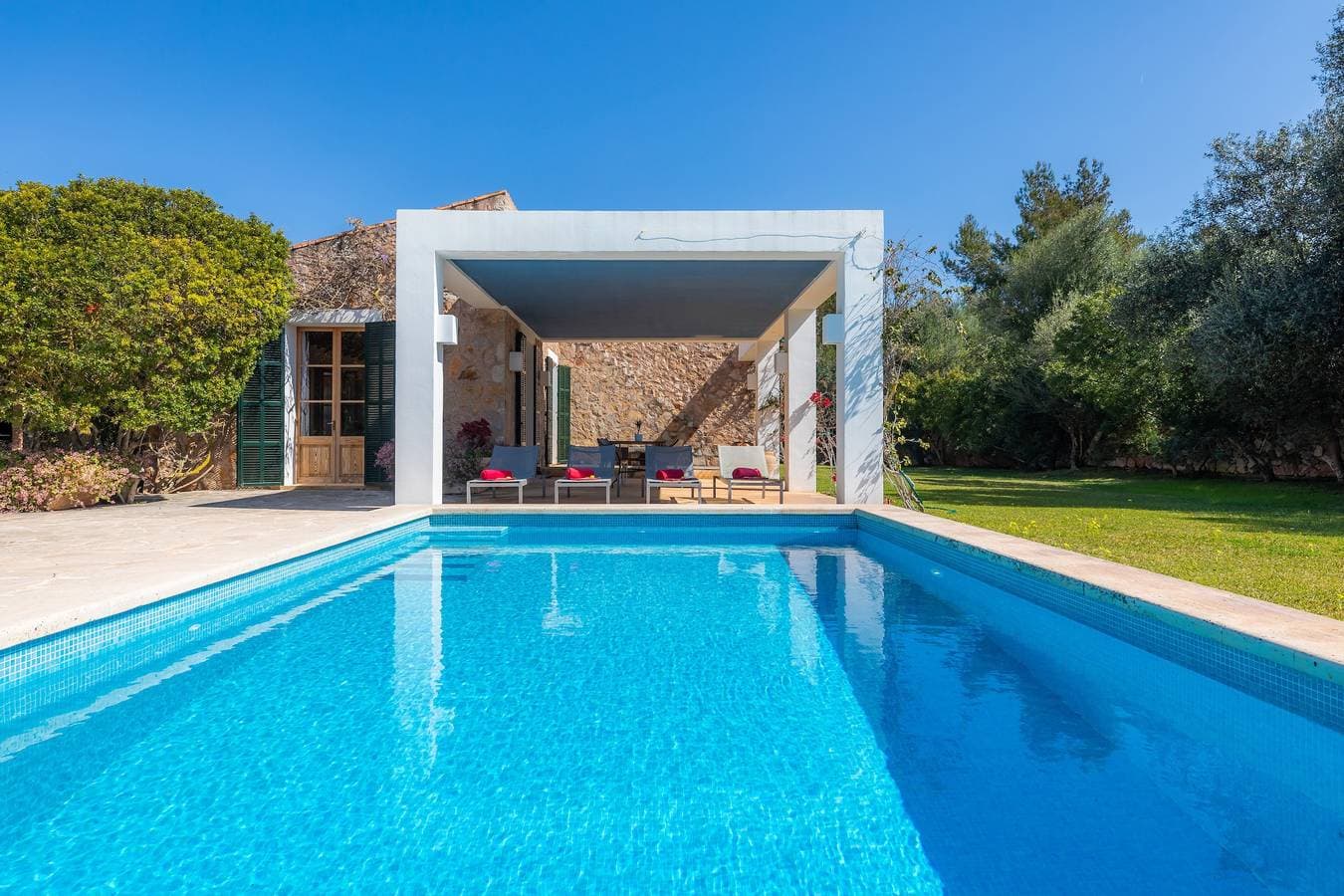 Foto 2 von 34: Traumhafte Finca mit WLAN, Pool, Garten, und Terrasse; Parkplätze vorhanden