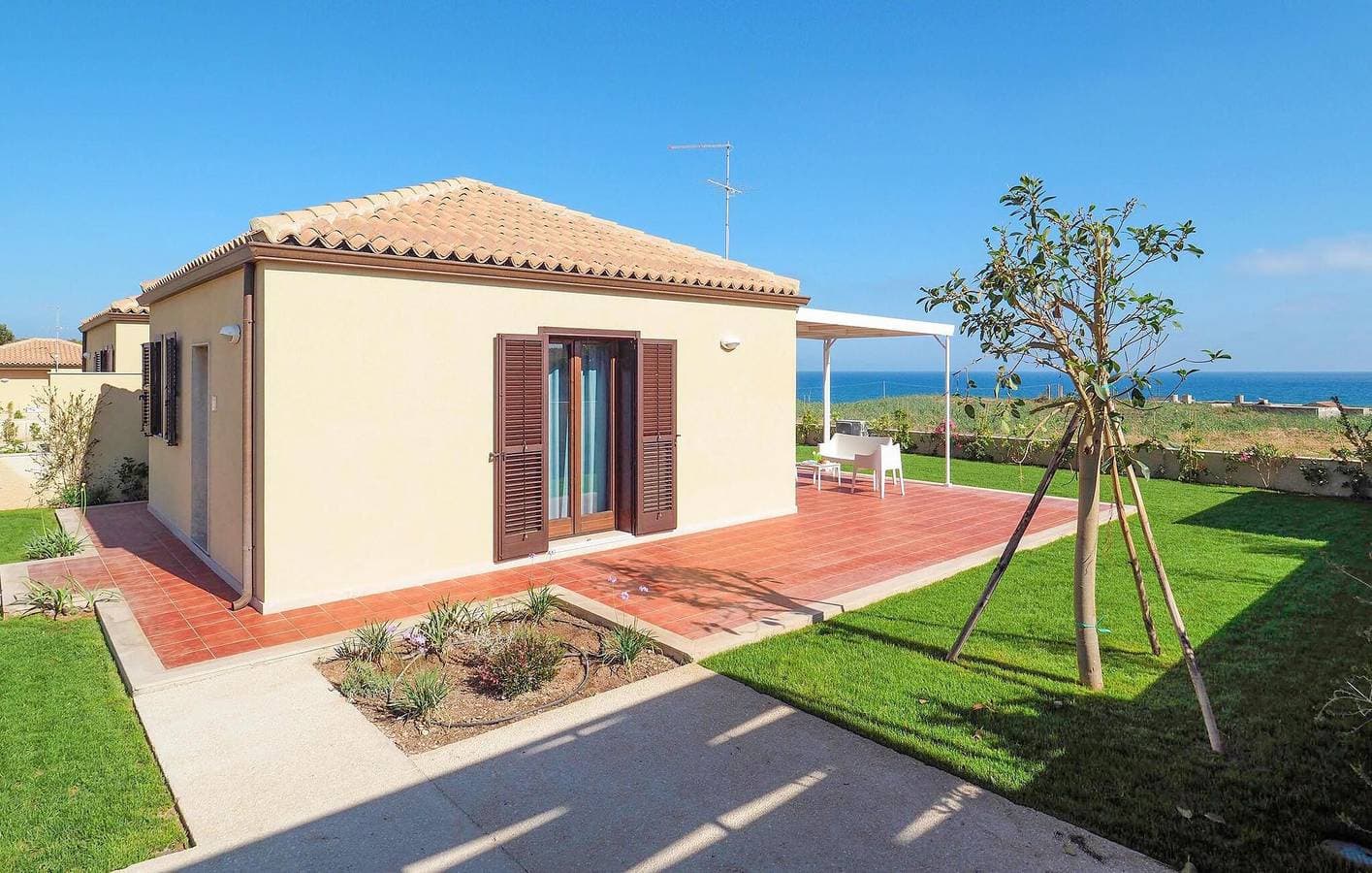 Apartment mit Meerblick, AC, Parkplatz, Terrasse & WiFi - 1km zum Maganuco Strand 1