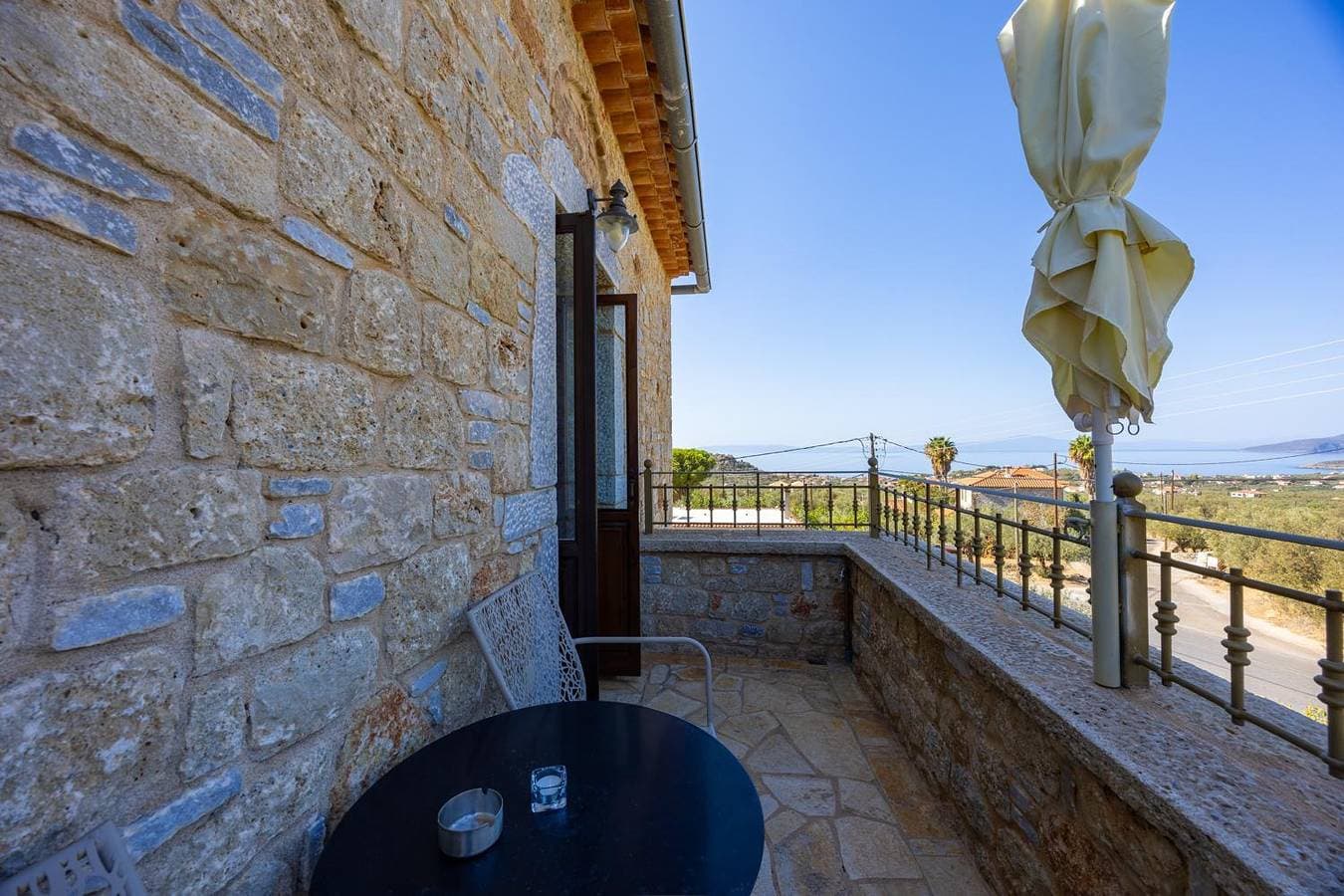 Foto 9 von 38: Villa für 7 Personen mit Balkon
