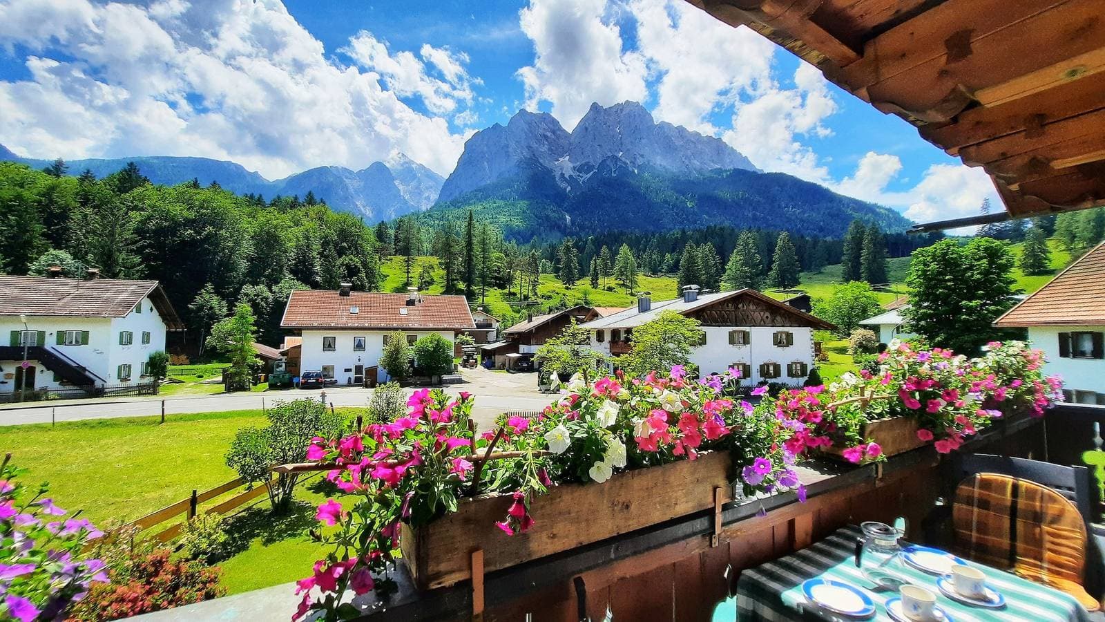 Foto 2 von 31: Ferienwohnung "Alpspitze" mit Bergblick, Balkon und WLAN