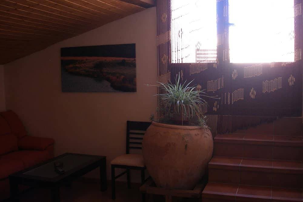 Foto 2 von 5: Studio with hydromassage bathtub, Estancia de Bachiller Sabuco