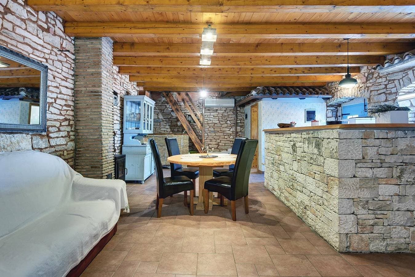 Foto 10 von 27: Traumhafte Steinvilla mit Privatpool, Dart, Sommerküche