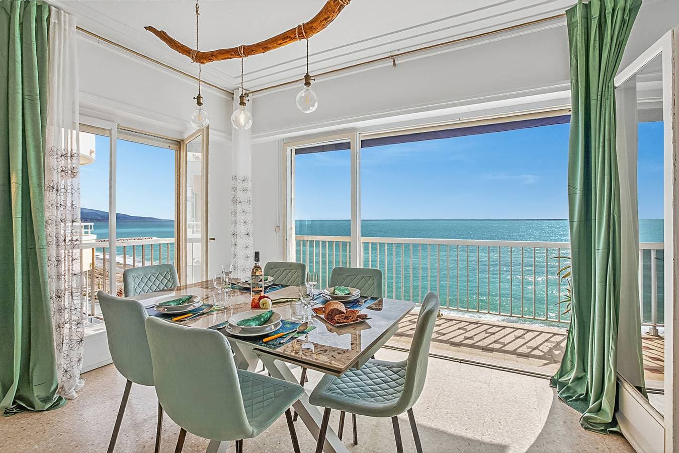 Holiday On The Sea - Seafront Apt 1
