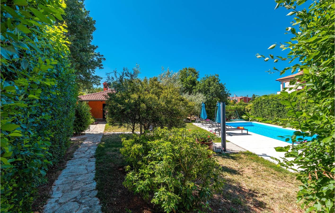 Foto 11 von 39: Geräumige 2-Zimmer-Wohnung mit Pool, WLAN und Parkplatz in der Nähe des Zentrums von Heraki