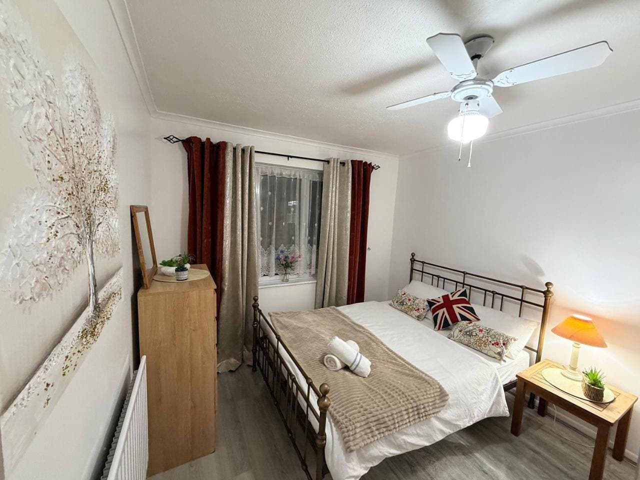 Foto 9 von 31: Lovely Two Double Bedroom Maisonette in Surrey