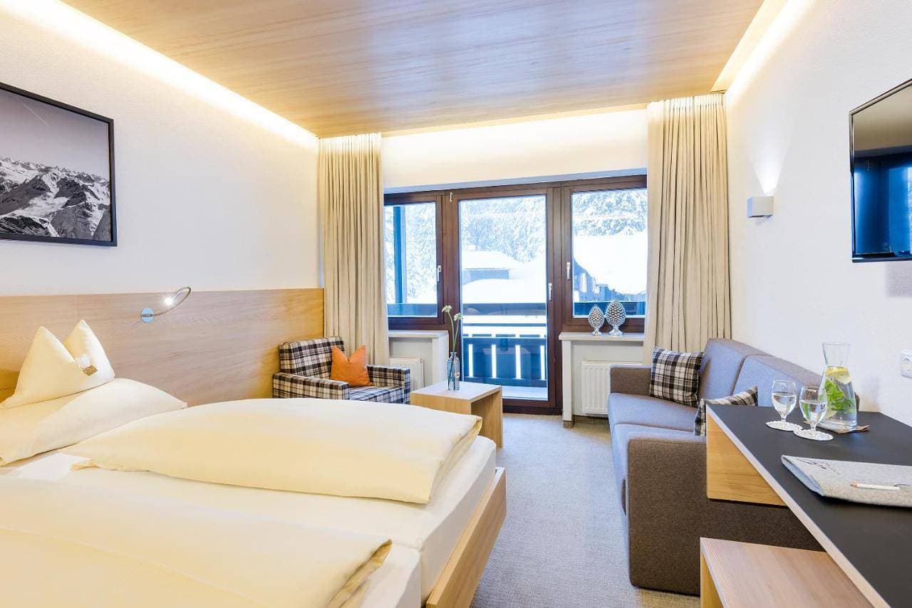 Foto 11 von 13: Double Room with Balcony