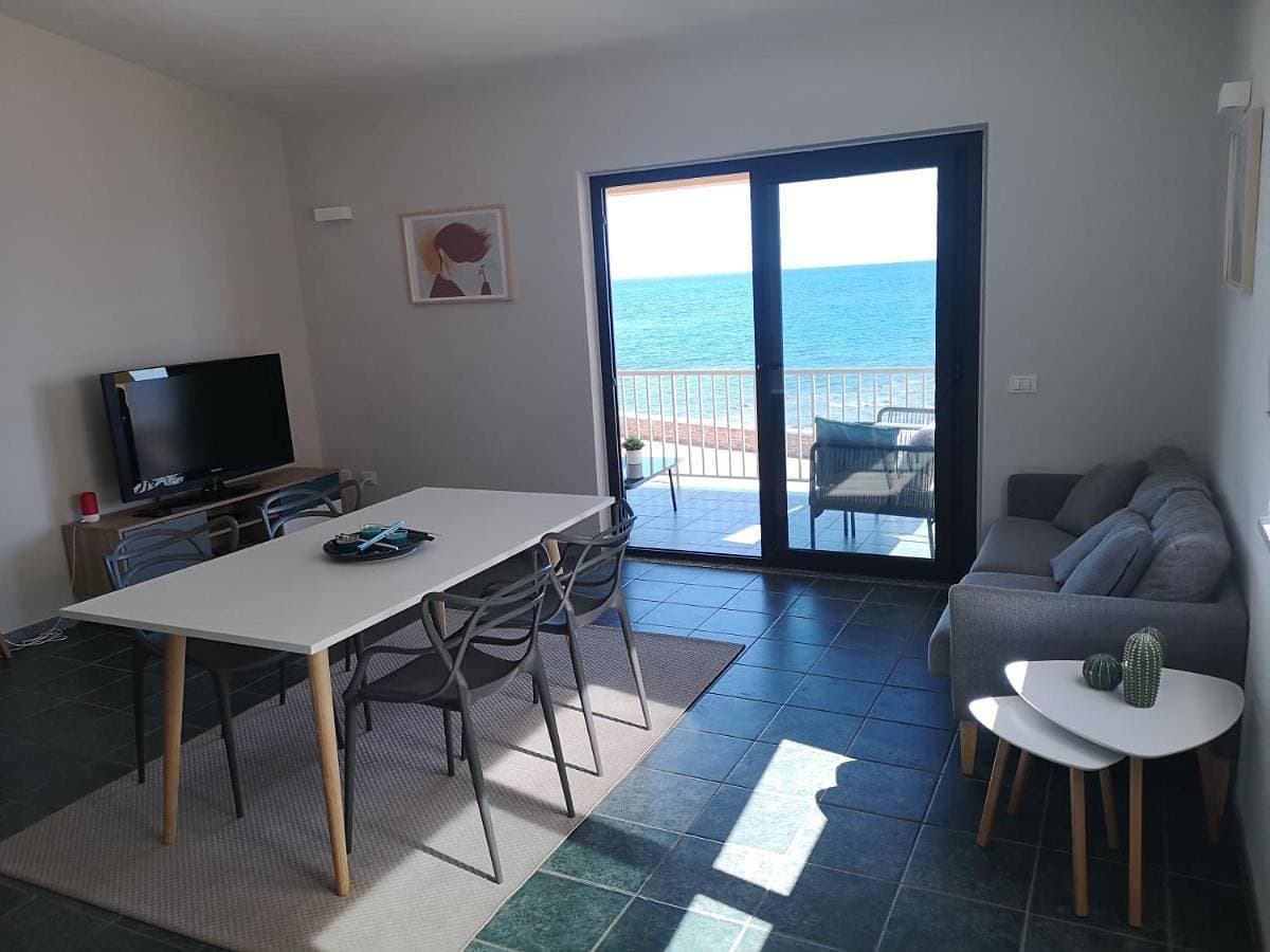 casa con terrazza fronte mare 1
