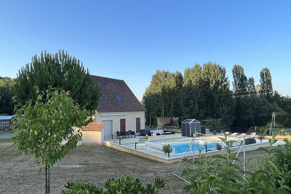 Villa with heated pool and jacuzzi Sarlat en Périgord Noir 1