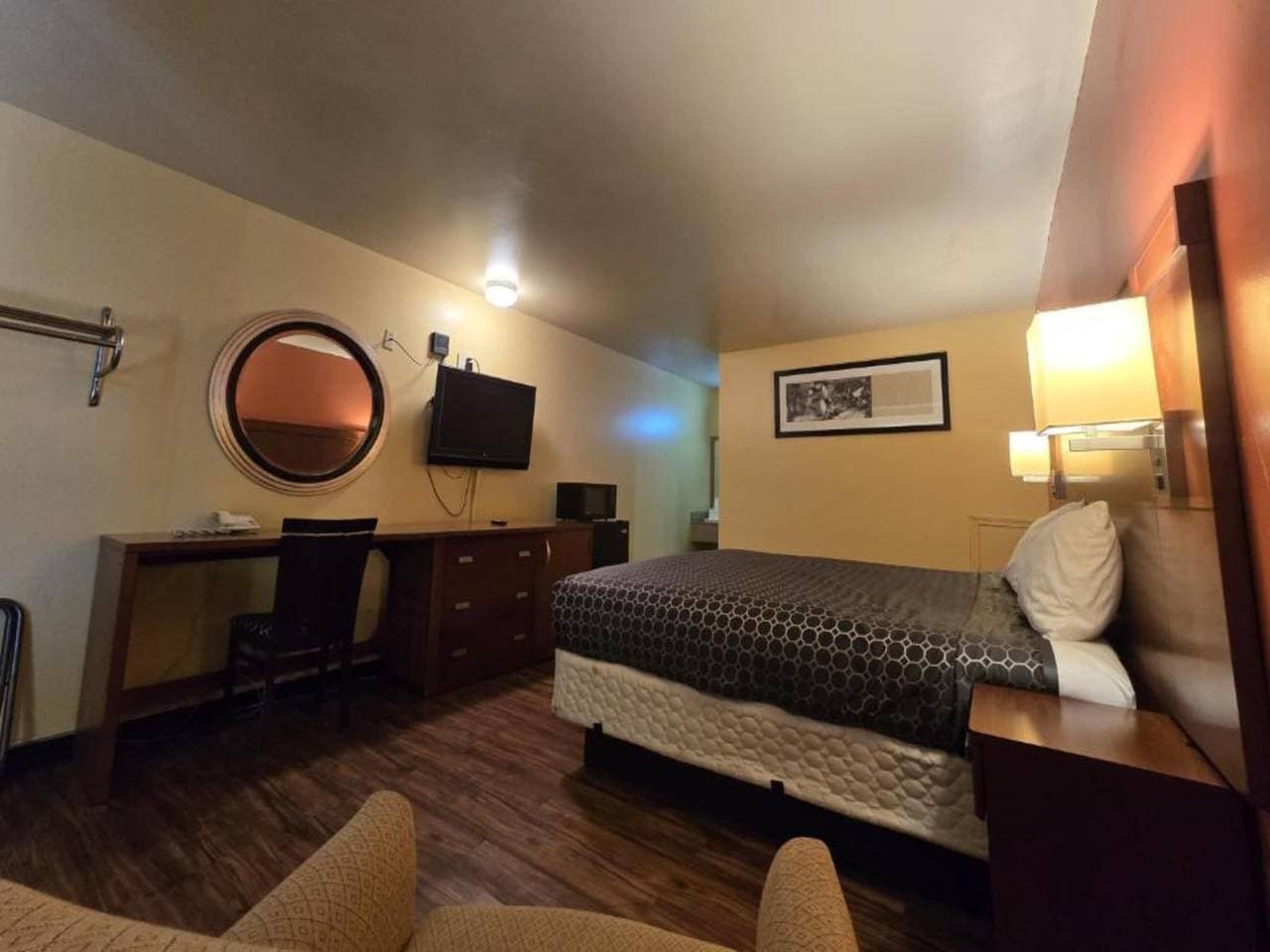 Foto 13 von 16: Kingsize-Bett | Rauchen | Newport News, Pennsylvania
