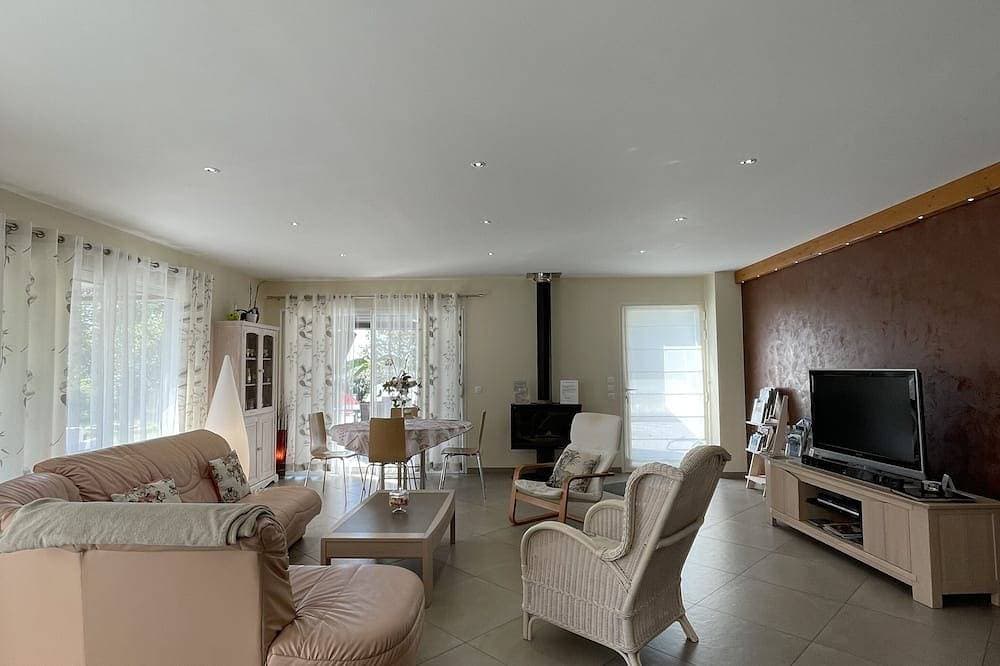 Foto 10 von 23: Schönes Haus 170 m2, beheiztes und überdachtes Schwimmbad, Whirlpool, klassifiziert 4 Sterne.