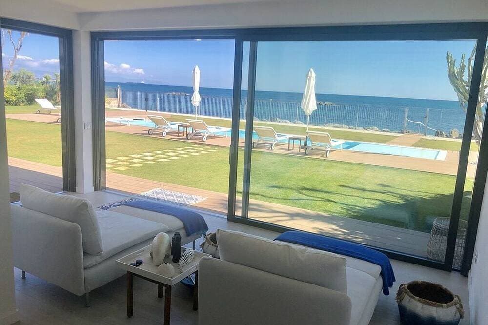 Foto 8 von 30: Fenandgi exklusive Villa direkt am Strand mit beheizbarem infinity Pool