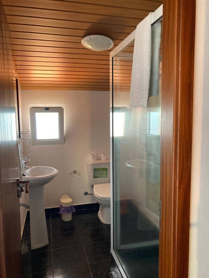 Foto 11 von 16: Double Room with Private Bathroom