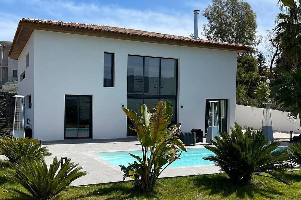 Large 220-metre villa with swimming pool 10 minutes from the beach 1