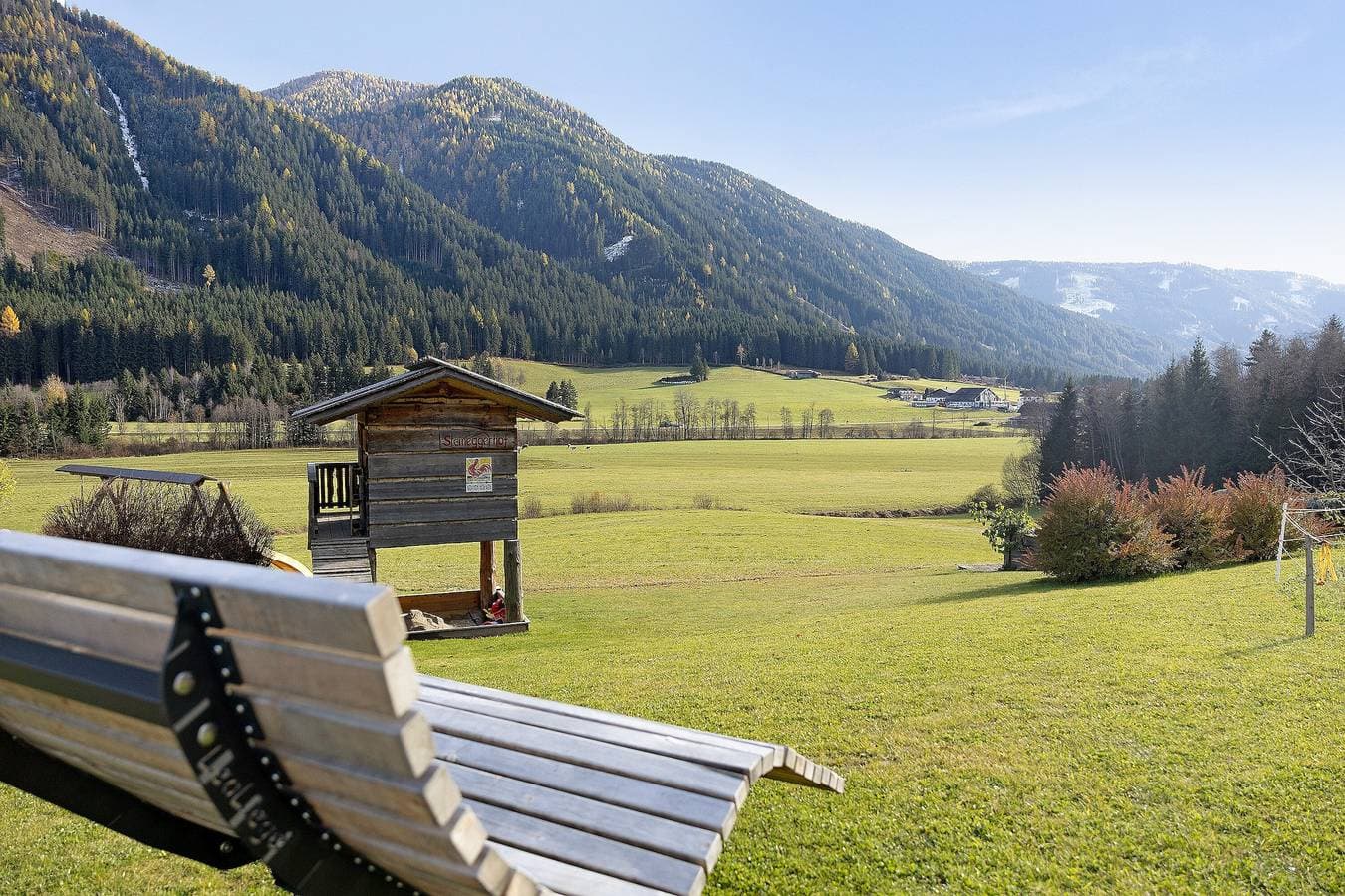Foto 6 von 28: Ferienwohnung 'Lärche' mit Bergblick, Gemeinschaftsterrasse und Wi-Fi