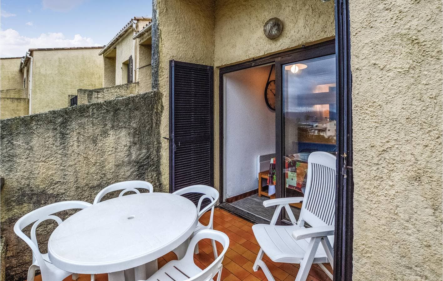 Foto 9 von 23: Rückzugsort am Strand mit AC, Pool, Terrasse und Parkplatz