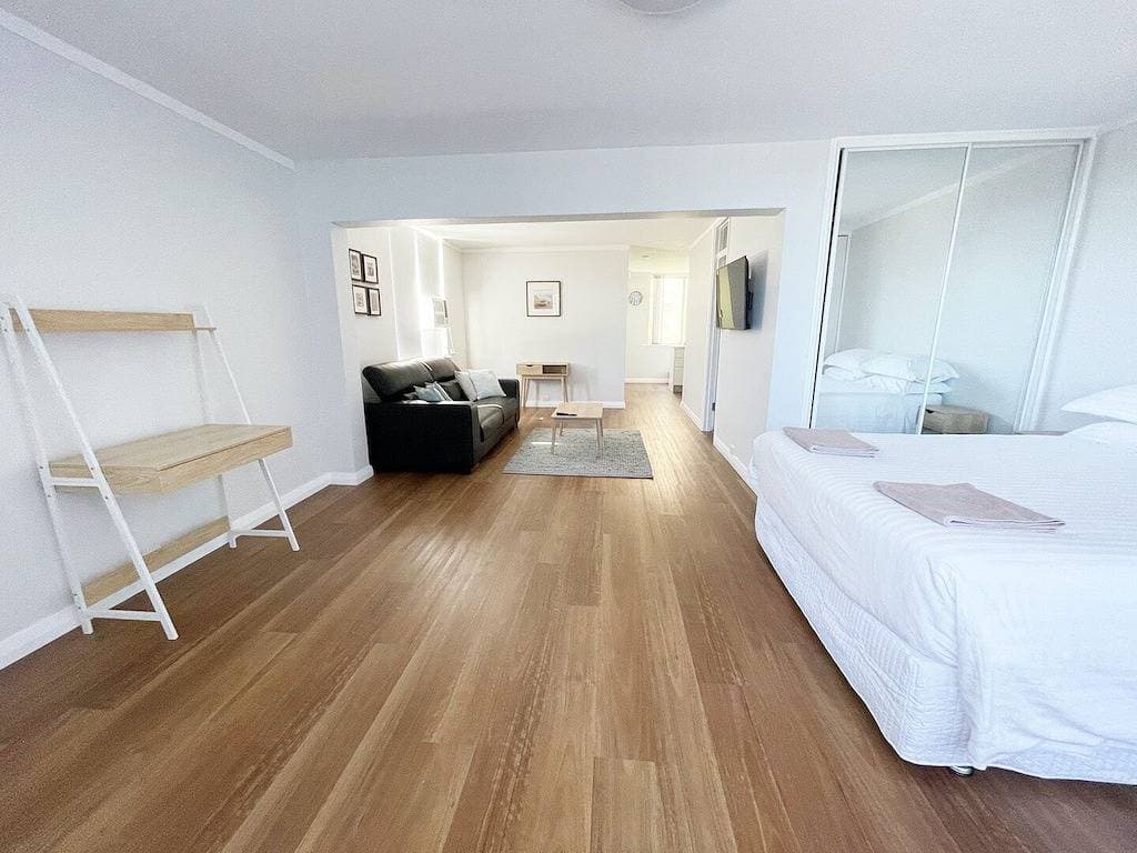 Foto 7 von 12: First floor good value budget accommodation for up to 4 people.