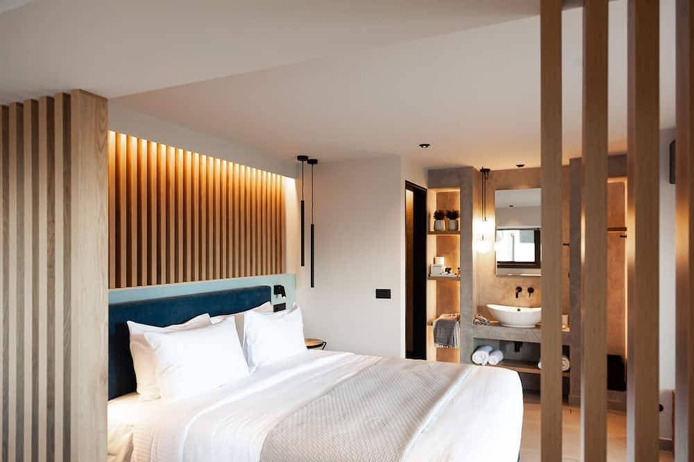 Foto 2 von 30: Orama Luxury Suite, 3 Bedrooms with Private Pool, Sleeps 6