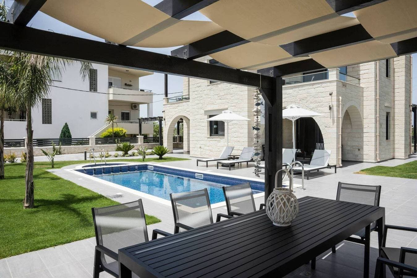 Foto 13 von 32: Villa 200m to Beach & Amenities w/Pool, Sauna, BBQ