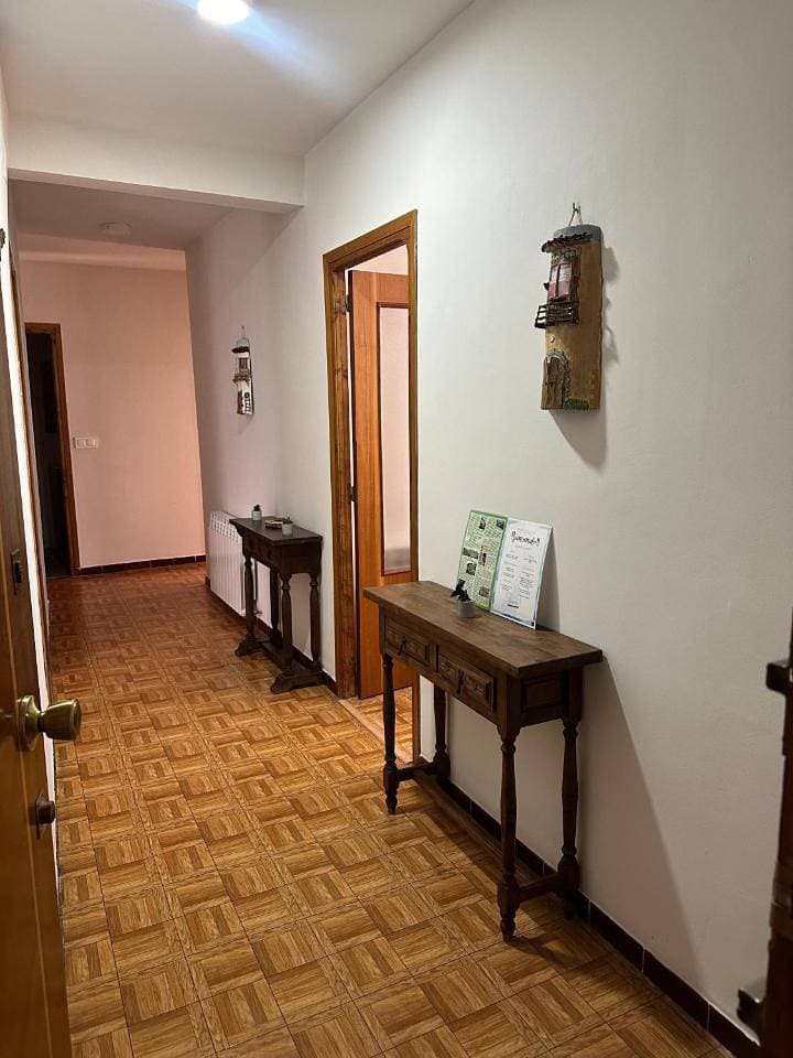 Foto 6 von 42: Three-Bedroom Apartment