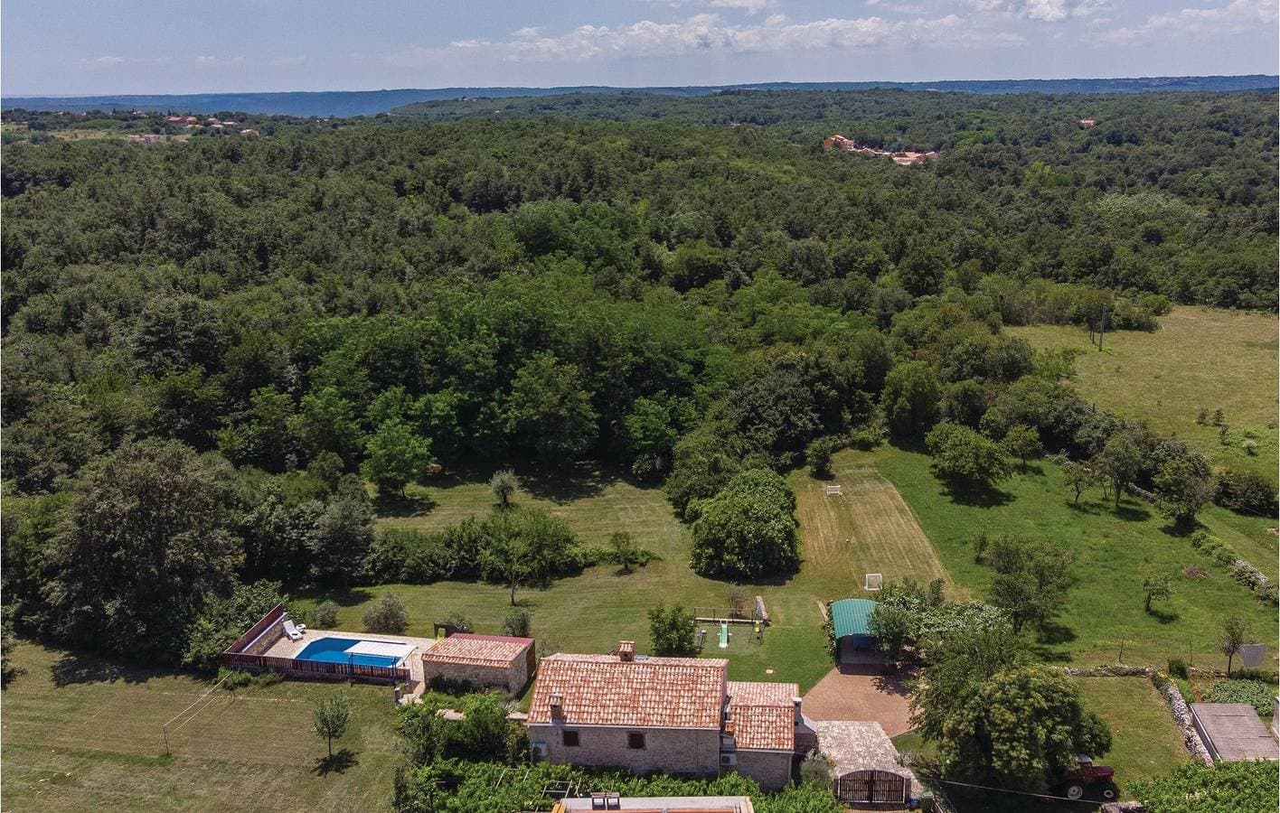 Foto 4 von 49: Stilvolle 2-Zimmer-Wohnung mit Pool und Terrasse, 1,5 km vom Stadtzentrum entfernt