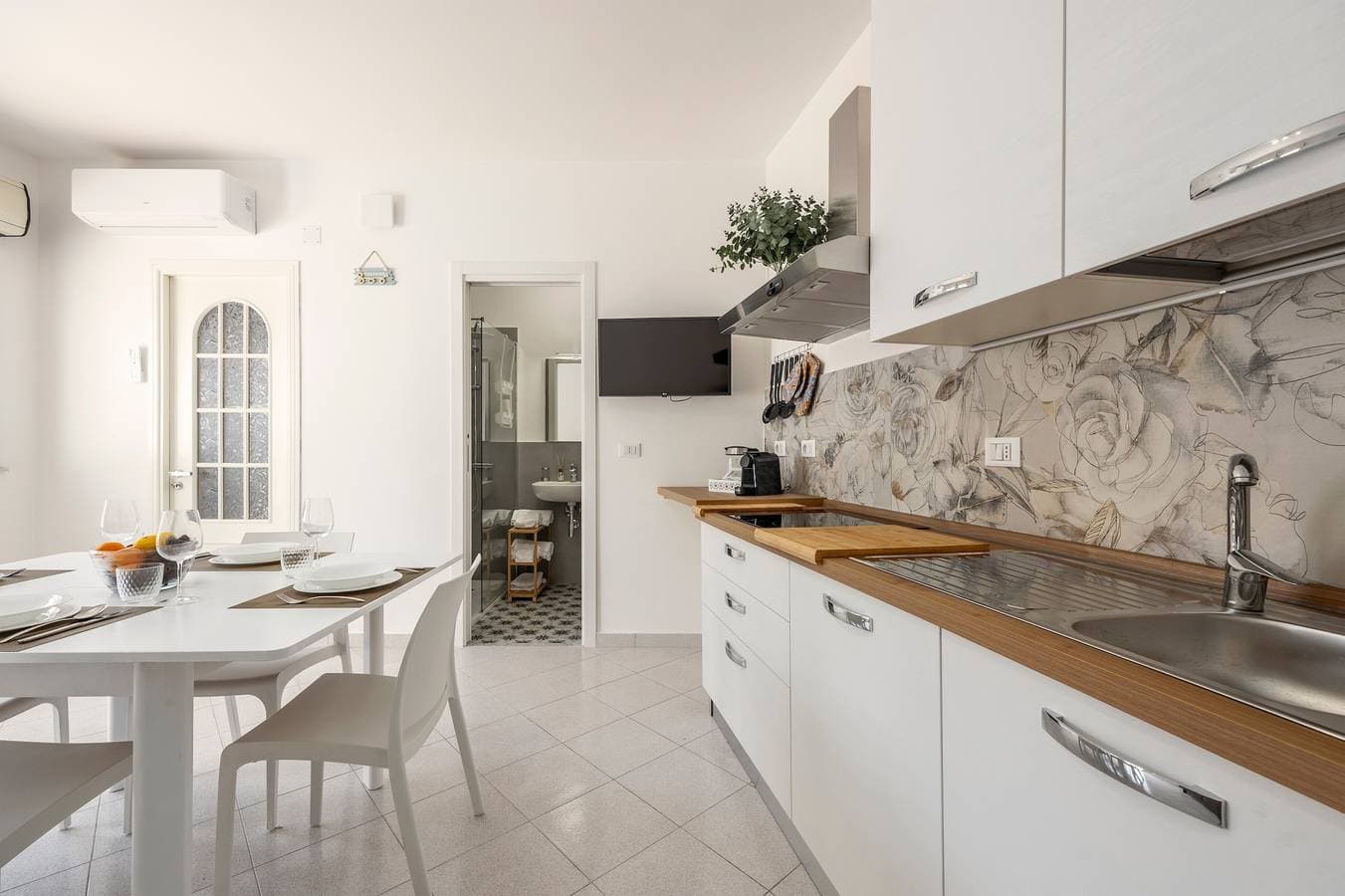 Foto 4 von 26: Ferienhaus 'Piazzetta Al Mare' mit Meerblick, WLAN und Klimaanlage
