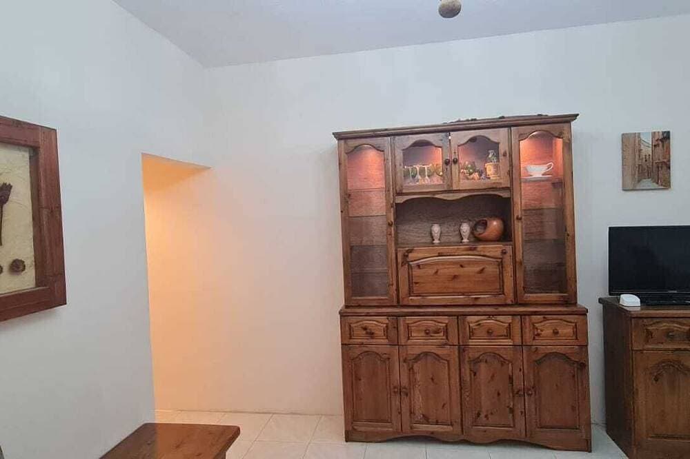 Foto 13 von 19: Comfortable Three Bedroom Apartment With WIFI & Located In The Centre