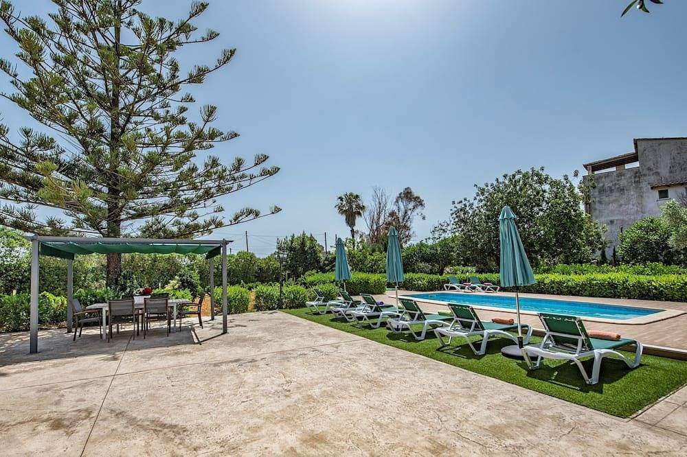 Foto 12 von 27: Haus in der Gegend von Cala Bona, mit Pool und Garten
