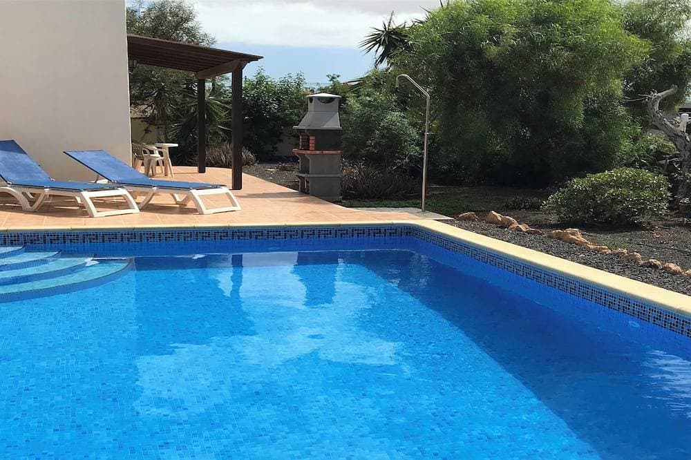 Eine Qualität nicht komplexe private Wohnung mit beheiztem Pool und offenen Ansichten 1