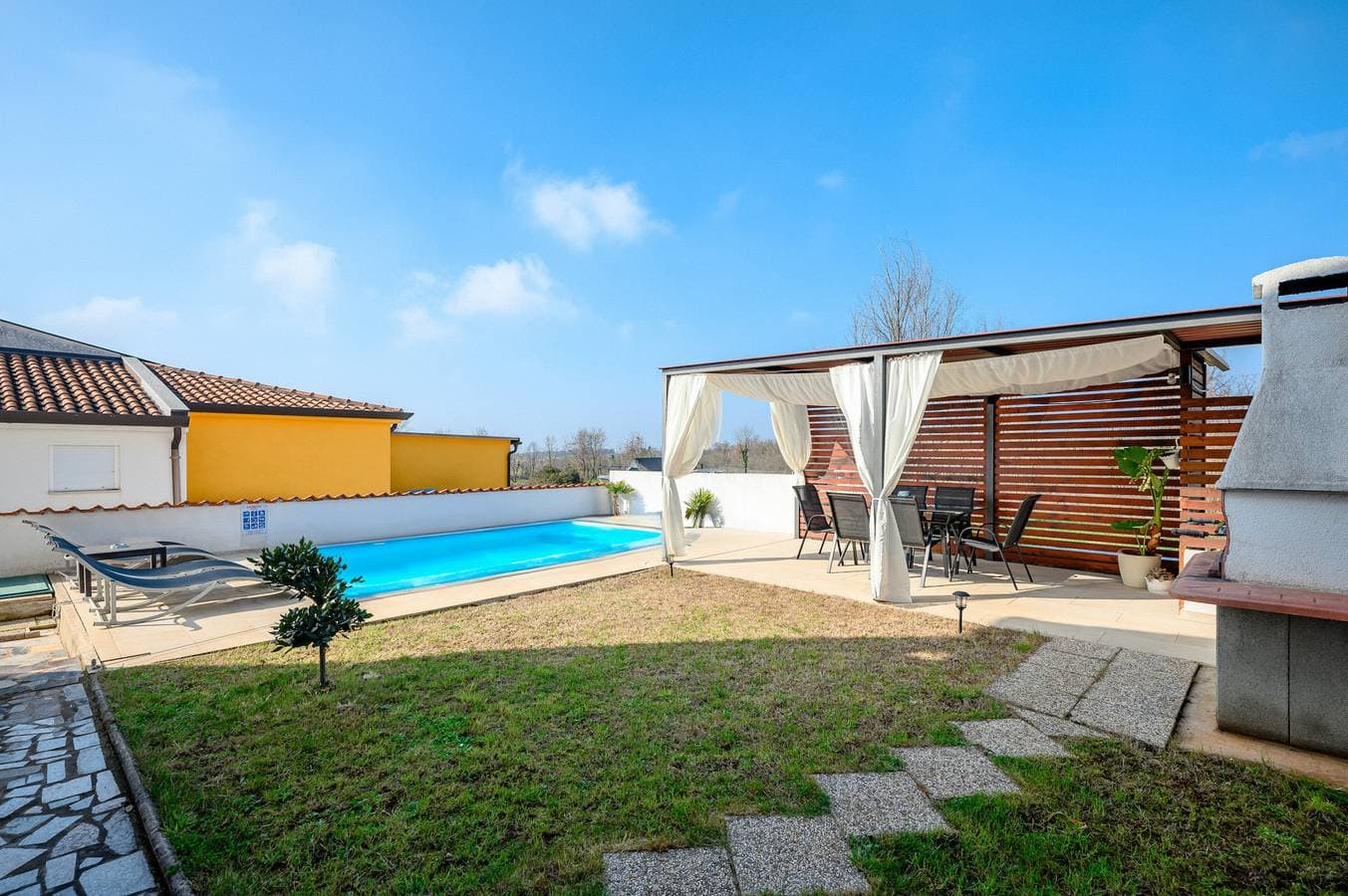 Foto 3 von 23: Charming Apartment Rose II with pool
