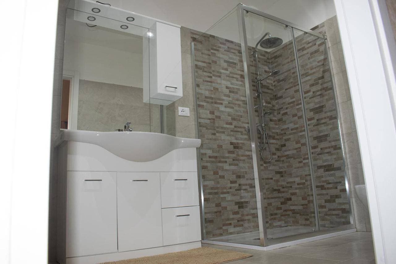 Foto 2 von 7: Double Room with Private Bathroom