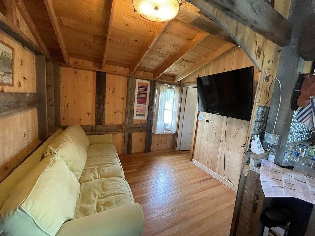 Foto 4 von 8: The Enoch Cottage at East Boston Quarry