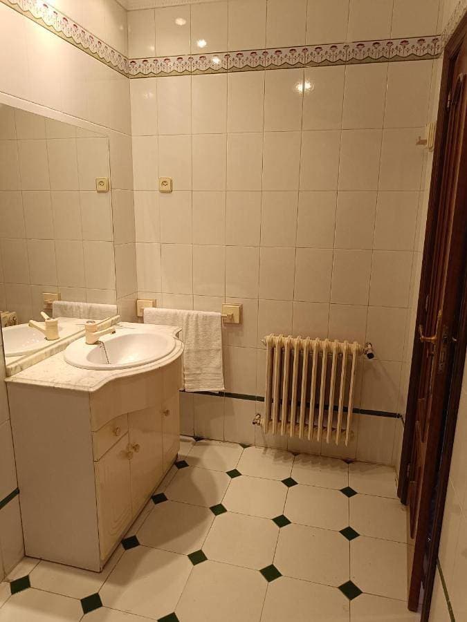 Foto 5 von 8: One-Bedroom Apartment
